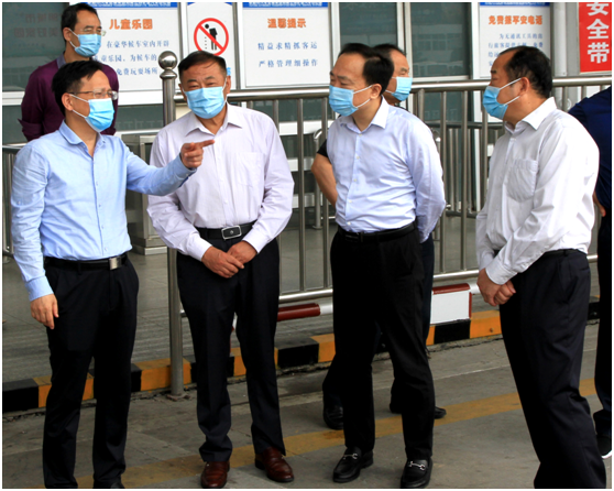 省交通運輸廳黨組書記、廳長章義來到集團(tuán)公司阜陽長途汽車中心站檢查安全生產(chǎn)工作